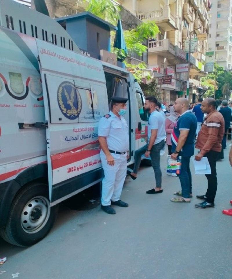 "الأحوال المدنية" يوفد قوافل متنقلة تستخرج نحو 39 ألف رقم قومي ومصدر مميكن للمواطنين بـ 12 محافظة 1 الداخلية2 11684060445