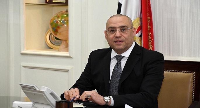 وزير الإسكان: الأحد المقبل.. تسليم قطع أراضي الإسكان المتوسط بعدة مناطق بمدينة قنا الجديدة 1 الدكتور عاصم الجزار وزير الإسكان والمرافق والمجتمعات العمرانية1684498028