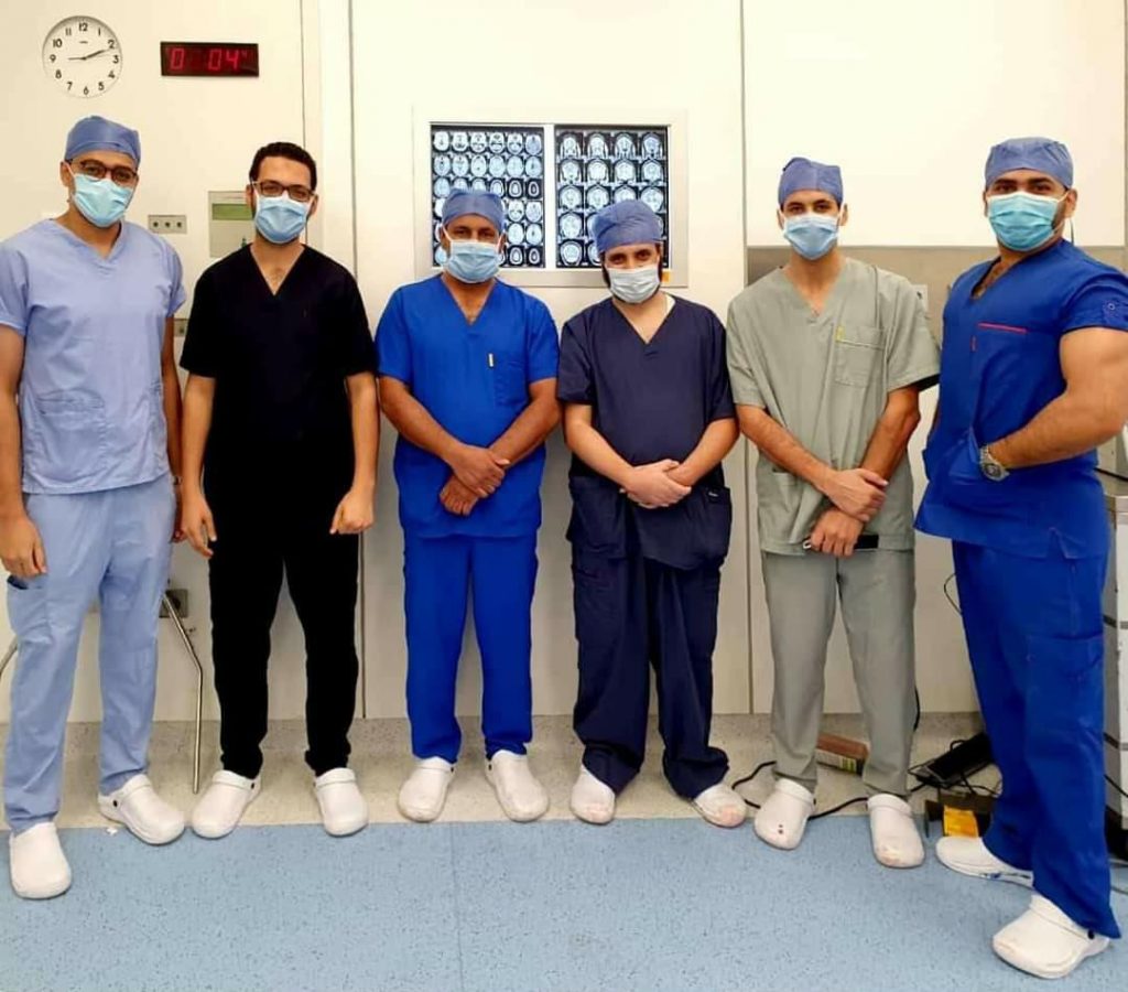 فريق طبي بجامعة حلوان ينجح في إجراء قسطرة مخية تشخيصية بمستشفى بدر 1 جراحة حلوان1684577523