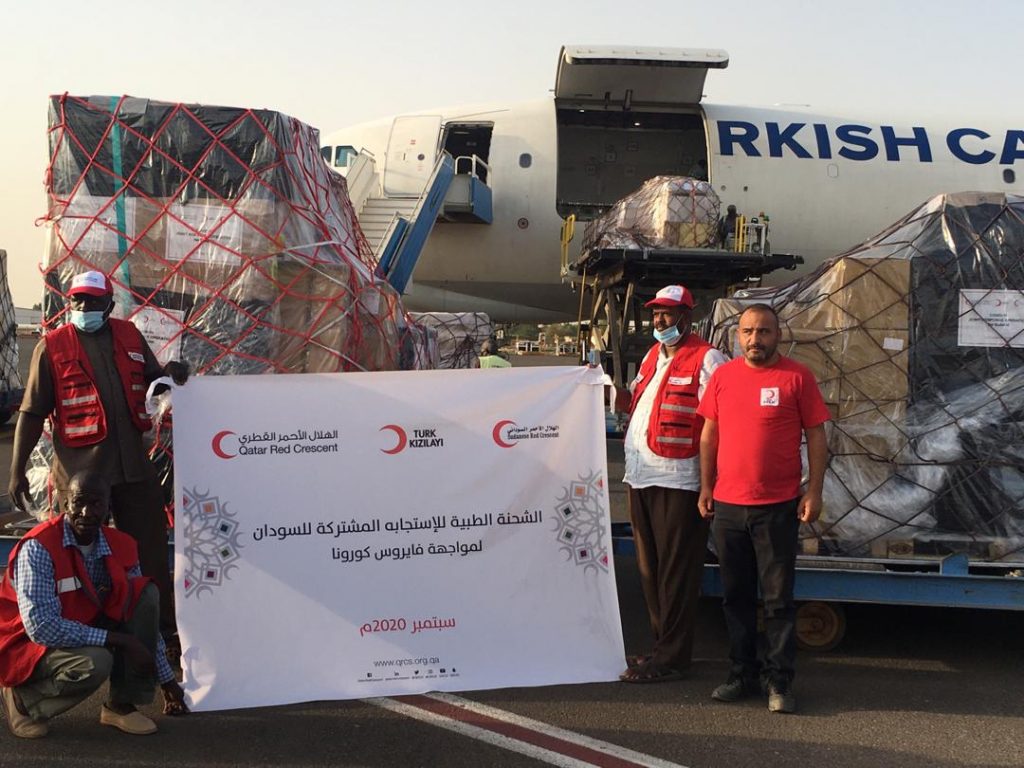الخرطوم : وصول شحنات المساعدات الإنسانية قطرية و بحرينية إلى مطار بورتسودان الدولي 1 سود1685015224