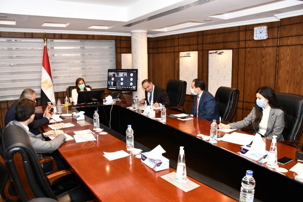 سفير مصر بباريس: الاجتماع حول البرنامج القُطري مع منظمة التعاون الاقتصادي شهد حضورا نشطاً وفاعلاً 1 130843001 1802507049927652 2099136246464938454 o1684827843