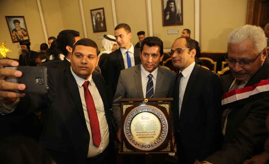 وزير الشباب والرياضة يشهد احتفالية الكنيسة القبطية بذكرى دخول السيد المسيح إلى مصر 1 166040 وزير الرياضة فى الكنيسة1685557623