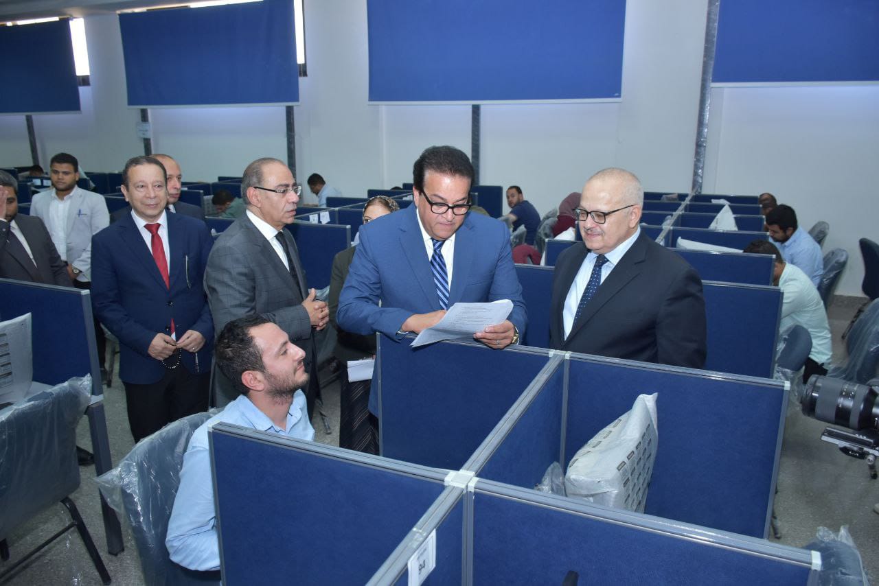 وزير الصحة والسكان ورئيس جامعة القاهرة يفتتحان مؤتمر "التميز في الصيدلة: رؤية مصر للرعاية الصحية 2030" 1 19 2022 637973045076255561 6251684056303