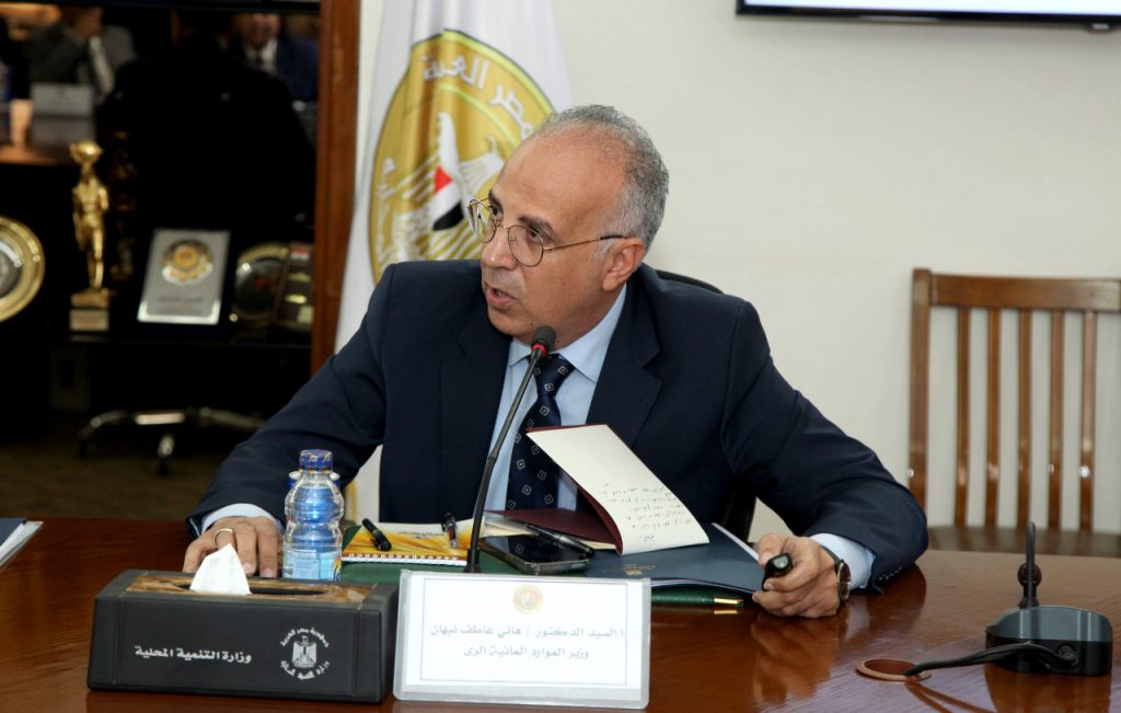 وزير الري يتفقد أعمال تطهير الترع والمصارف وحالة الكباري بالجيزة 1 19 2022 638052613098991066 8991684489444