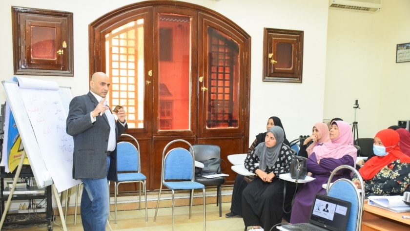 تدريب 50 رائدة ريفية على حملة "بلدي أمانة" في الوادي الجديد 1 211501956816504381471684245604