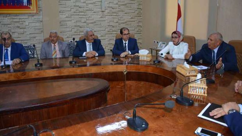 محافظ الوادي الجديد ونائب رئيس جامعة الأزهر يبحثان إجراءات افتتاح فرع الجامعة بالمحافظة 1 55280726115739919291684688763