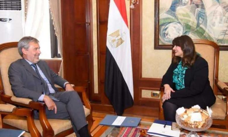 وزيرة الهجرة تبحث مع السفير الإيطالي بمصر التعاون في الملفات المشتركة 1 565517 L1685432945
