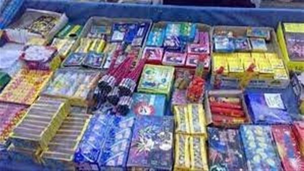 ضبط مليون قطعة ألعاب نارية بحوزة شخص بالفيوم بقصد الإتجار 1 6111685525942