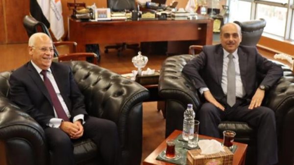 محافظ بورسعيد يبحث سبل دعم التعاون مع الأكاديمية العربية للعلوم والتكنولوجيا والنقل البحري 1 8911684344003
