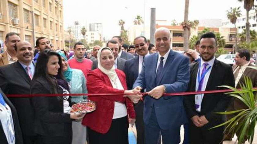 رئيس جامعة الإسكندرية يفتتح فعاليات "اليوم الثقافي" للطلاب الوافدين بحضور 16 جالية 1 98631420715195832901684854425