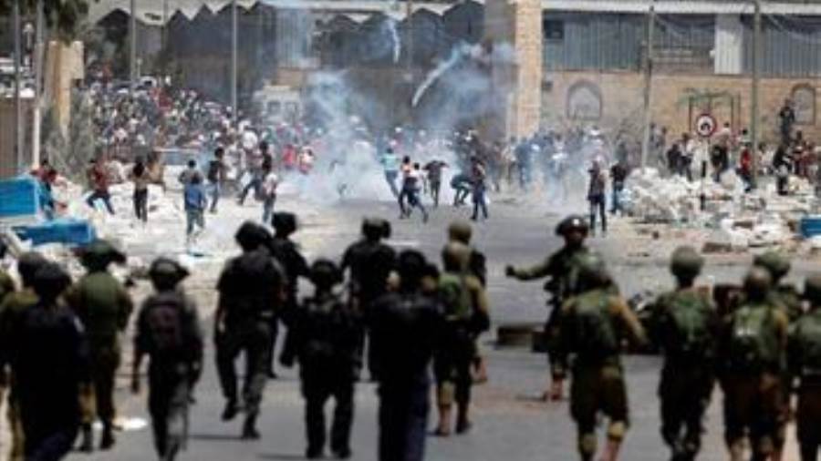 إصابة عشرات الفلسطينيين جراء اقتحام الاحتلال نابلس لتأمين اقتحام المُستوطنين لمقام يوسف 1 9975261684269244
