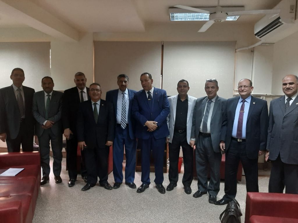 رئيس جامعة بني سويف التكنولوجية يترأس اجتماع لجنة تكافؤ الفرص ومناهضة التمييز ضد المرأة 1 IMG 20191121 WA0008