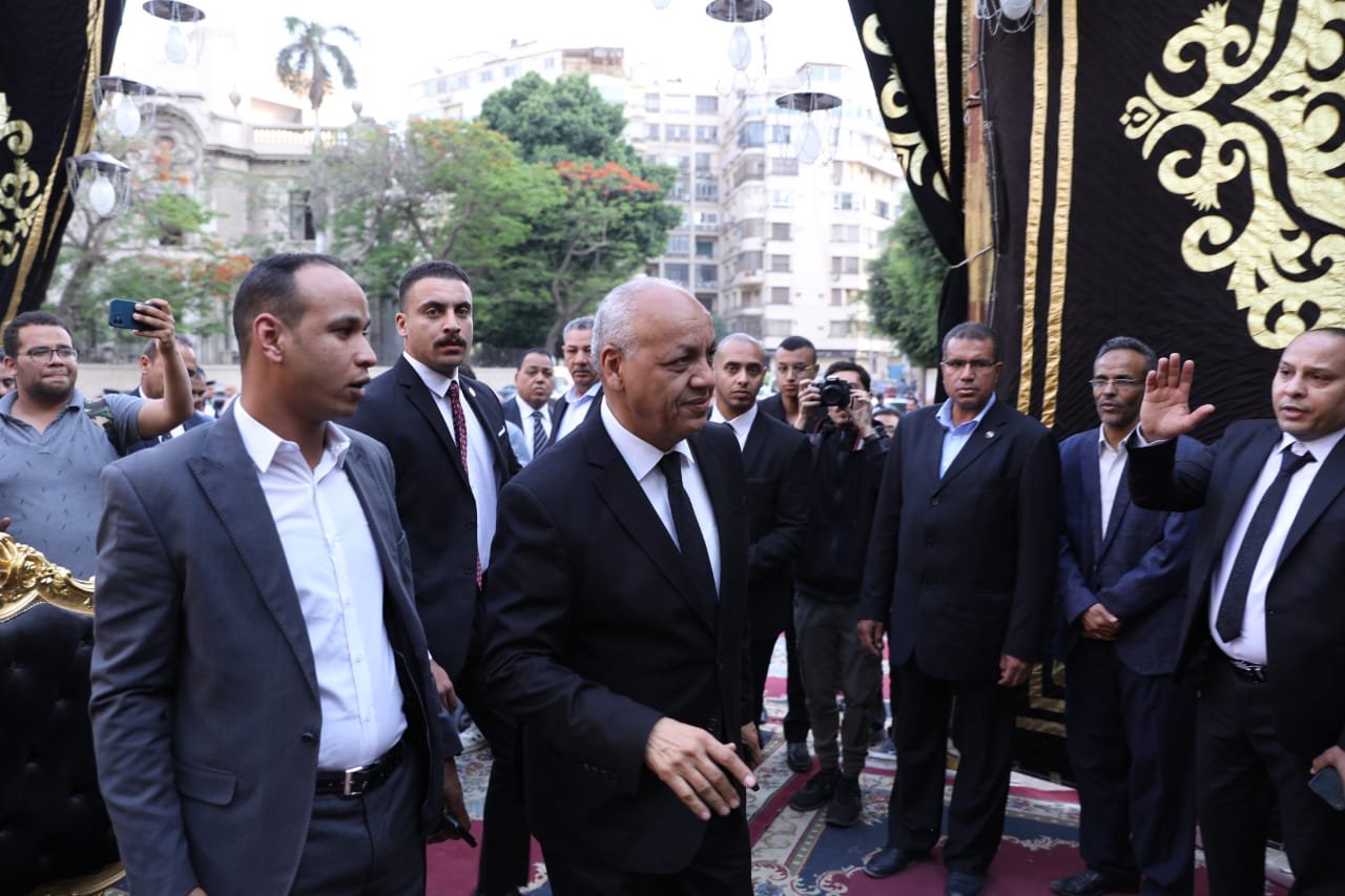 مصطفى بكري إلى عزاء شقيقه في مسجد عمر مكرم (صور) 11 elaosboa149371684079464