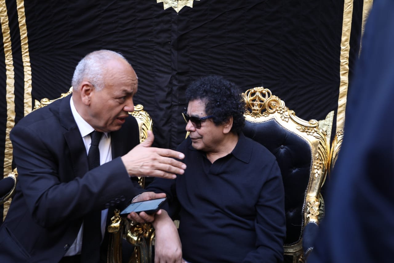 مصطفى بكري إلى عزاء شقيقه في مسجد عمر مكرم (صور) 17 elaosboa503841684079465