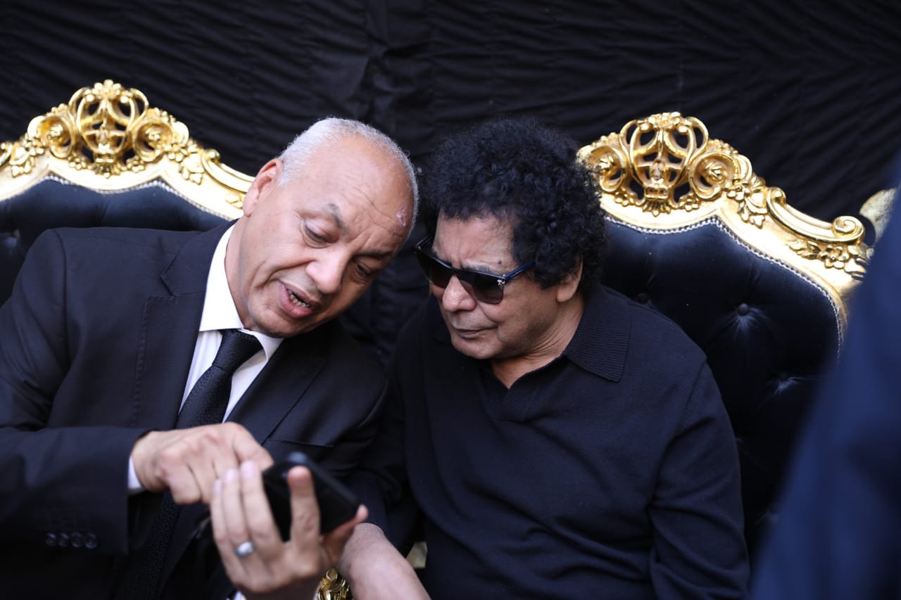 مصطفى بكري إلى عزاء شقيقه في مسجد عمر مكرم (صور) 18 elaosboa720611684079465