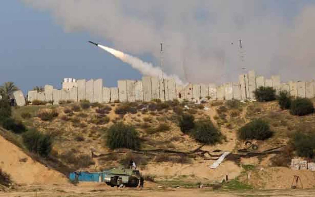 المقاومة الفلسطينية بقطاع غزة تطلق الصواريخ نحو مُستوطنات الغلاف وجنوب إسرائيل 1 f01 04 30 12 2020 777933 large1683978123