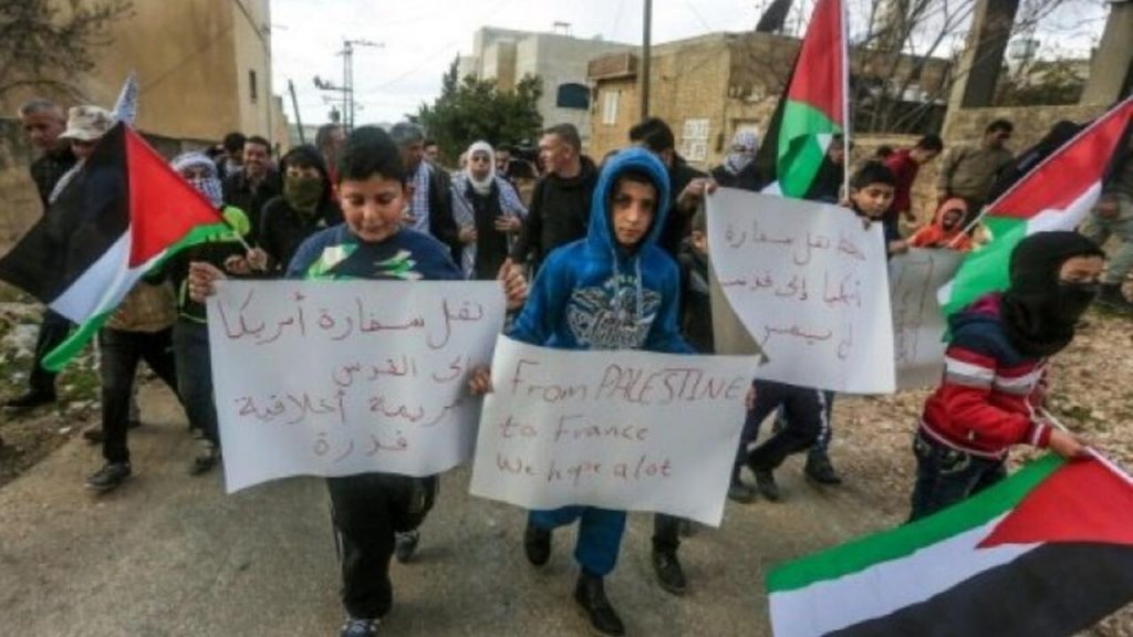 "الوطني الفلسطيني": قيام مستوطنين إسرائيليين بصلوات جماعية في الأقصى مُقدمة لفرض التقسيم الزماني والمكاني 1 manif palestine afp archive1685021823