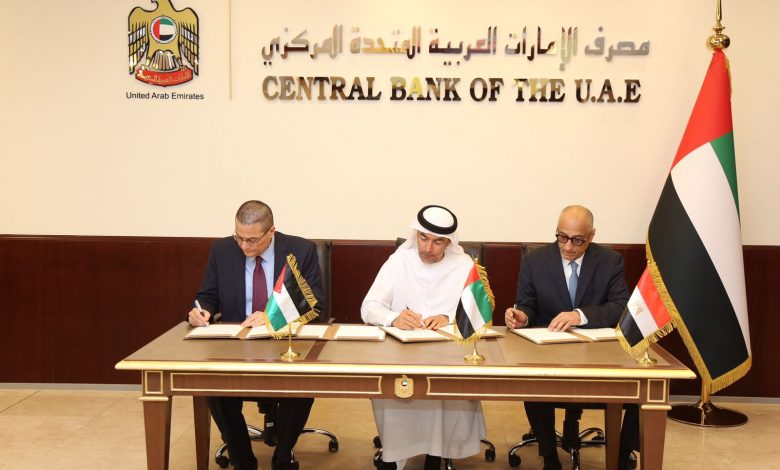 وزير التجارة: جار التفاهم بين البنك المركزي المصري ونظيره الرواندي لتسوية المدفوعات في إطار "الصفقات المتكافئة" 1 المركزي1685529904