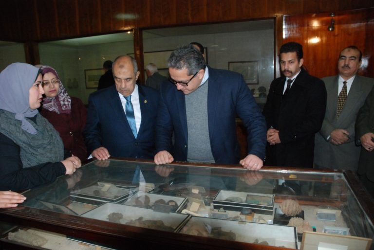مستشار وزير الزراعة: معرض "خير مزارعنا لأهالينا" مستمر لمدة شهر بالمتحف الزراعي بالدقي 1 وزيرا الزراعة والاثار بجولة بالمتحف الزراعى بالدقى 3