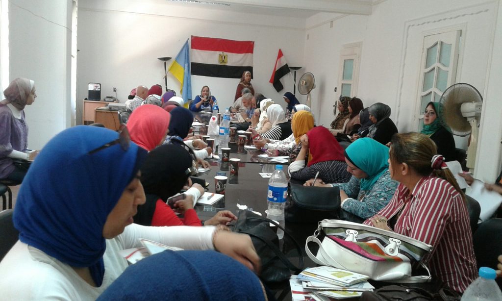 قومي المرأة بالإسكندرية ينظم ورشة عمل حول "تدوير خامات البيئة وإعادة استخدامها" 1 القومي للمراة1685983143