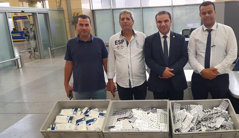 جمارك برج العرب تضبط كمية من الأدوية البشرية المُهرَبة بقيمة تعويضات 190 ألف جنيه 1 جمارك مطار برج العرب تهريب جمركي1686585483