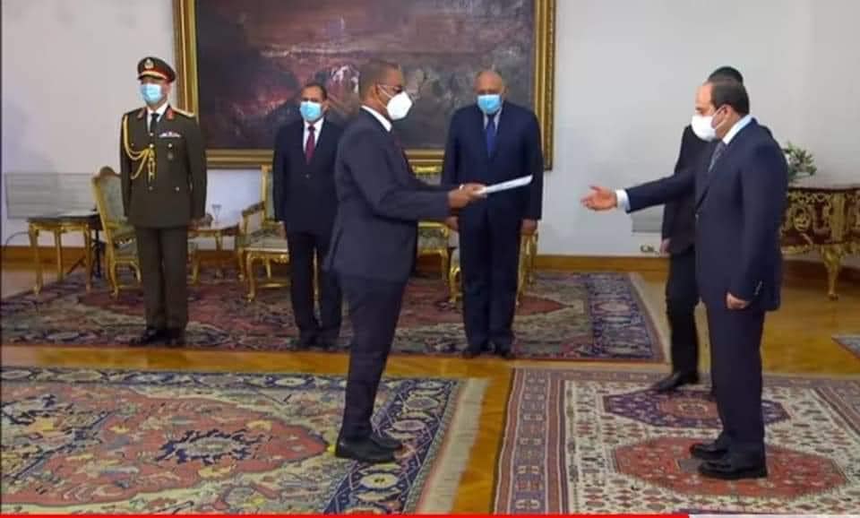 سفير الصومال لدى مصر يؤكد أهمية تضافر الجهود لمواجهة الإرهاب 1 سفير الصومال يقدم أوراق اعتماده إلى الرئيس المصري1686591363