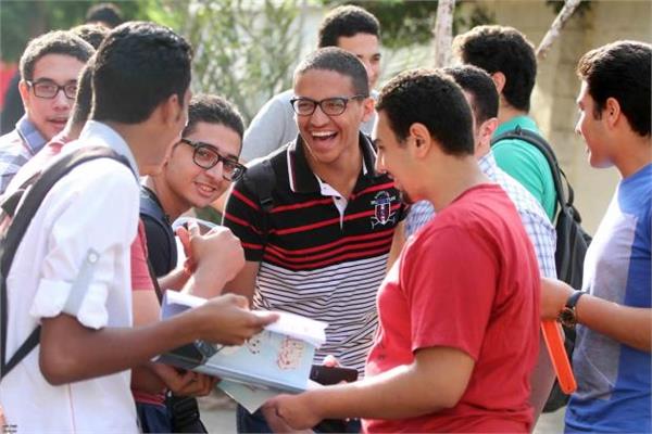 طلاب الثانوية العامة يواصلون أداء امتحانات.. إضافة أولى وأخيرة 1 طلاب1686660183