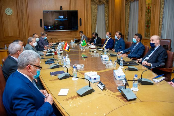 وزير الإنتاج الحربي يبحث مع وفد مجموعة "النافع" السعودية سبل التعاون المشترك 1 وزير الدولة للإنتاج الحربي يلتقي رئيس هيئة الصناعات العسكرية الباكستانية 1616492960 01687157763