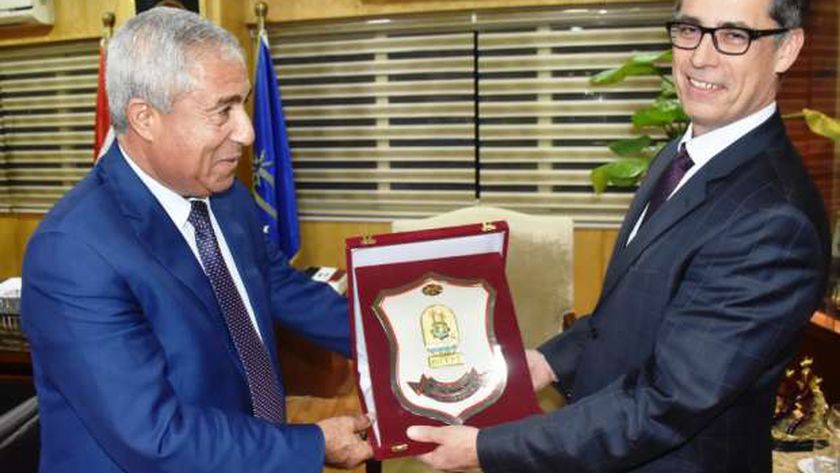 محافظ أسوان:الاتحاد الإفريقي يسهم في تعزيز التعاون الدولي وتوطيد العلاقات للشعوب الإفريقية 1 102341073215439573091685623863