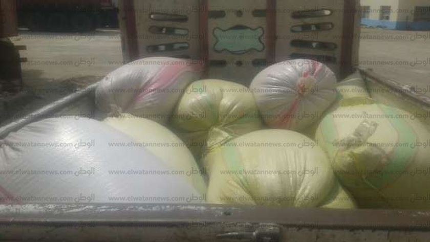 محافظ أسيوط:ضبط 269 طن أقماح محلية داخل مخازن ومطاحن خاصة 1 115774690015360521361685614624