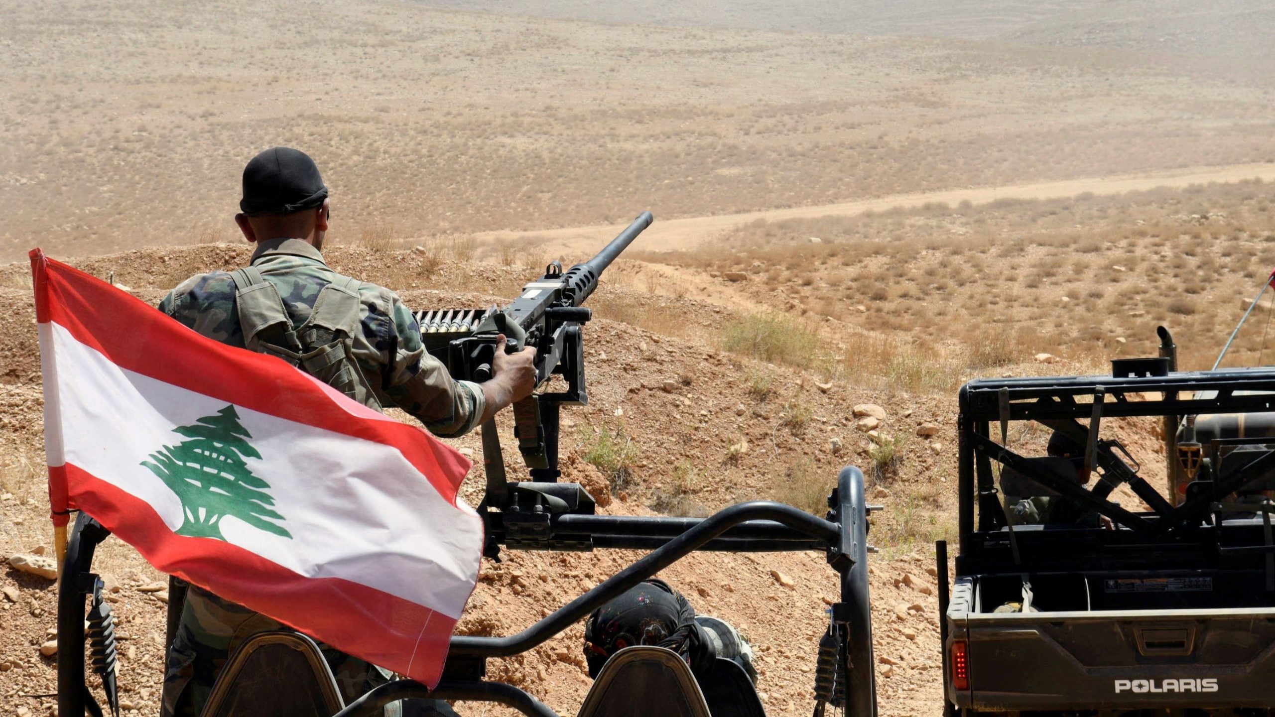 الجيش اللبناني: طوافتان ومركبان عسكرية تشارك في إخماد حريق وإجلاء مواطنين بمحمية شمالي البلاد 1 16527750510041688064844 scaled