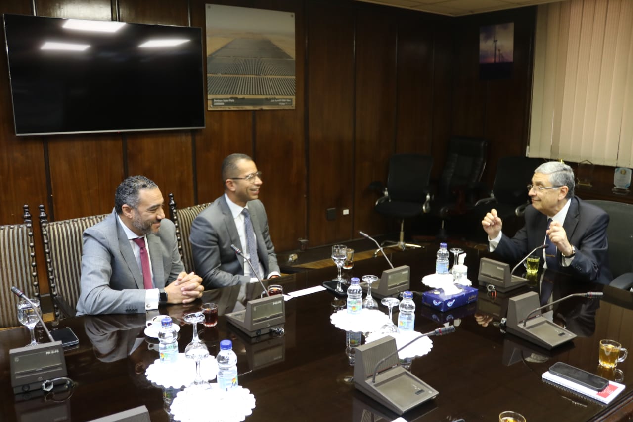رئيس لجنة الطاقة المتجددة بمجلس علماء مصر: نحرص على إنتاج الهيدروجين الاخضر بأفضل وأنقى الطرق الممكنة 1 19 2022 638005742632471371 2471686994624