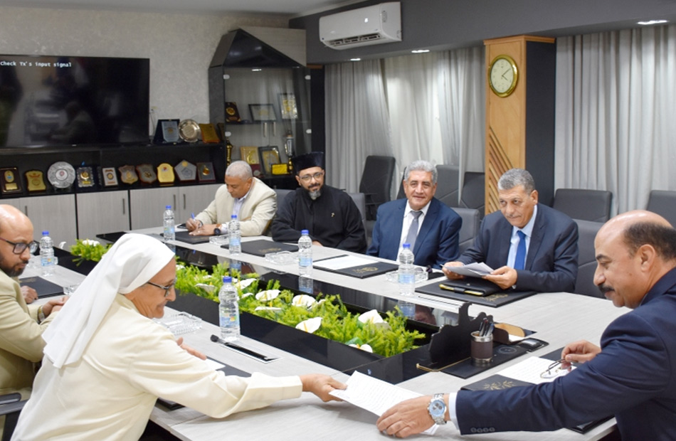 محافظ أسوان يوجه بفتح فصول للمرحلة الإعدادية بمدرسة جبل الزلط للتعليم الأساسى بإدارة كوم أمبو 1 19 2022 638053214693264949 3261685988723