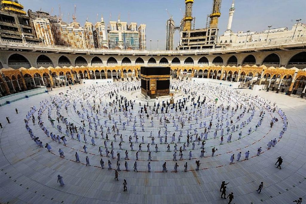ضيوف الرحمن يشرعون في رمي جمرة العقبة الكبرى 1 200 111687902964