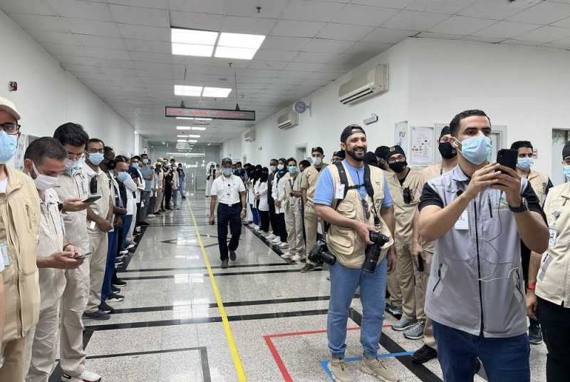 "الصحة السعودية" تصعّد الحجاج المرضى من مستشفيات جدة إلى جبل الرحمة لأداء المناسك 1 20001721687696324