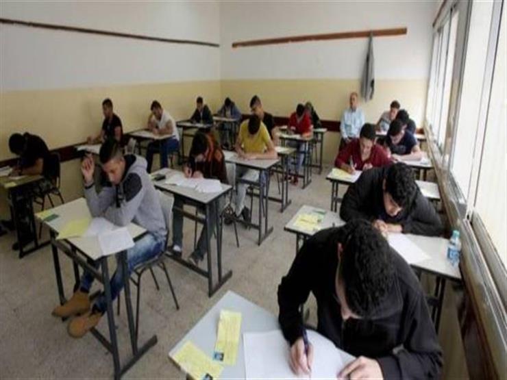 طلاب الثانوية العامة يؤدون الامتحان في مادة الاقتصاد 1 2019 6 10 9 10 32 9611686644763