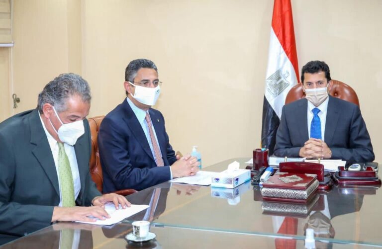 وزير الرياضة يبحث مع رئيس هيئة البريد إنشاء مكاتب للبريد داخل مراكز الشباب 1 2021 03 15 at 71686503222