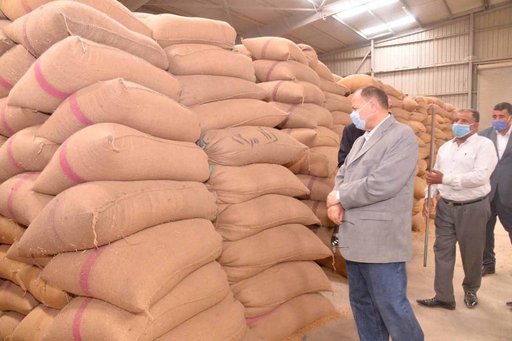 محافظ أسيوط: ارتفاع نسبة توريد القمح إلى 132 ألف طن بمواقع التخزين 1 2021 5 29 10 50 36 5851687350782