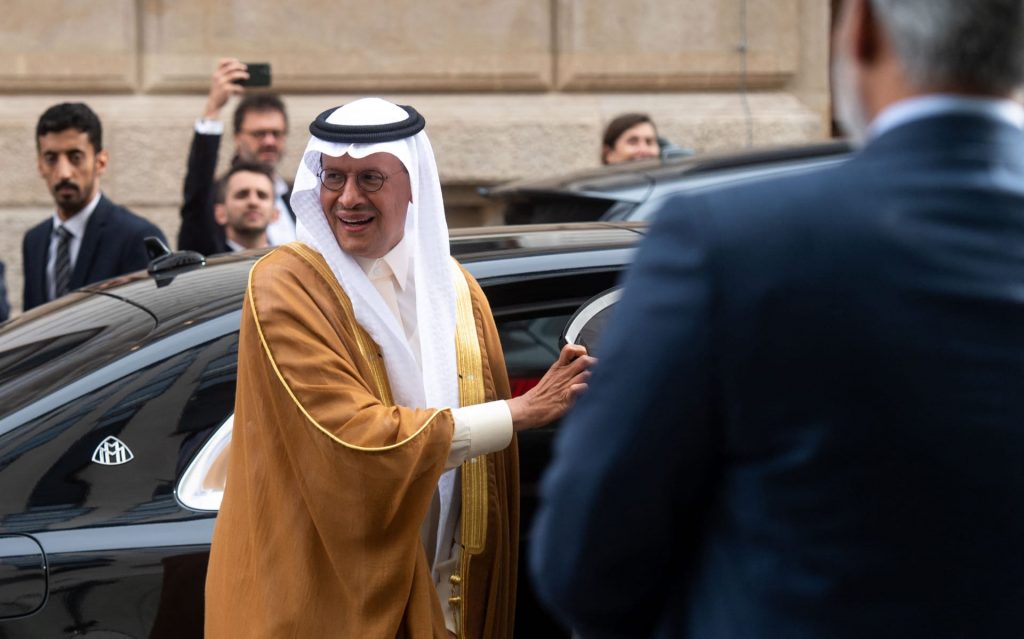 السعودية والصين يبحثان تعزيز التعاون في مجال إمدادات قطاع الطاقة 1 2244121685702823
