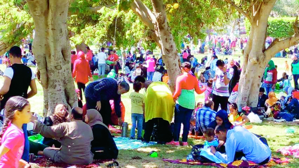 المواطنون في محافظات الجمهورية يحتفلون.. إضافة أولى 1 3011687942983