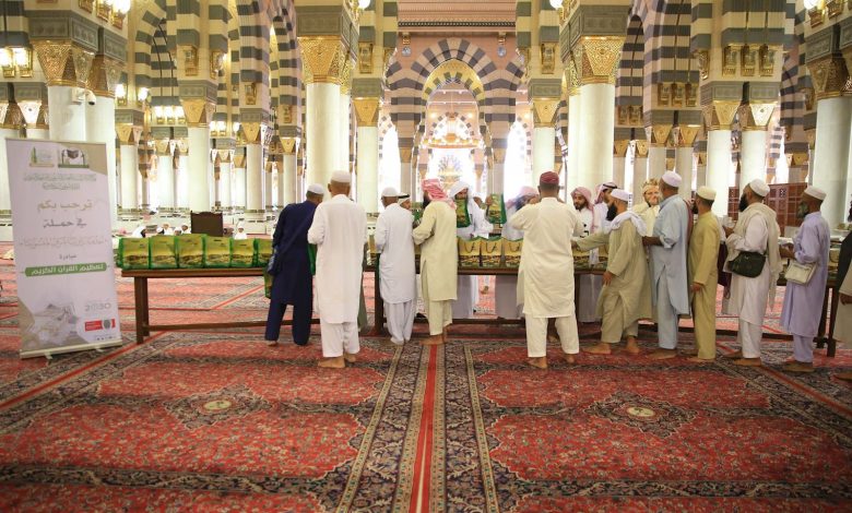 "شؤون الحرمين" تستبدل أكثر من 35 ألف نسخة من المصحف الشريف داخل المسجد الحرام وساحاته 1 807A00491686590823