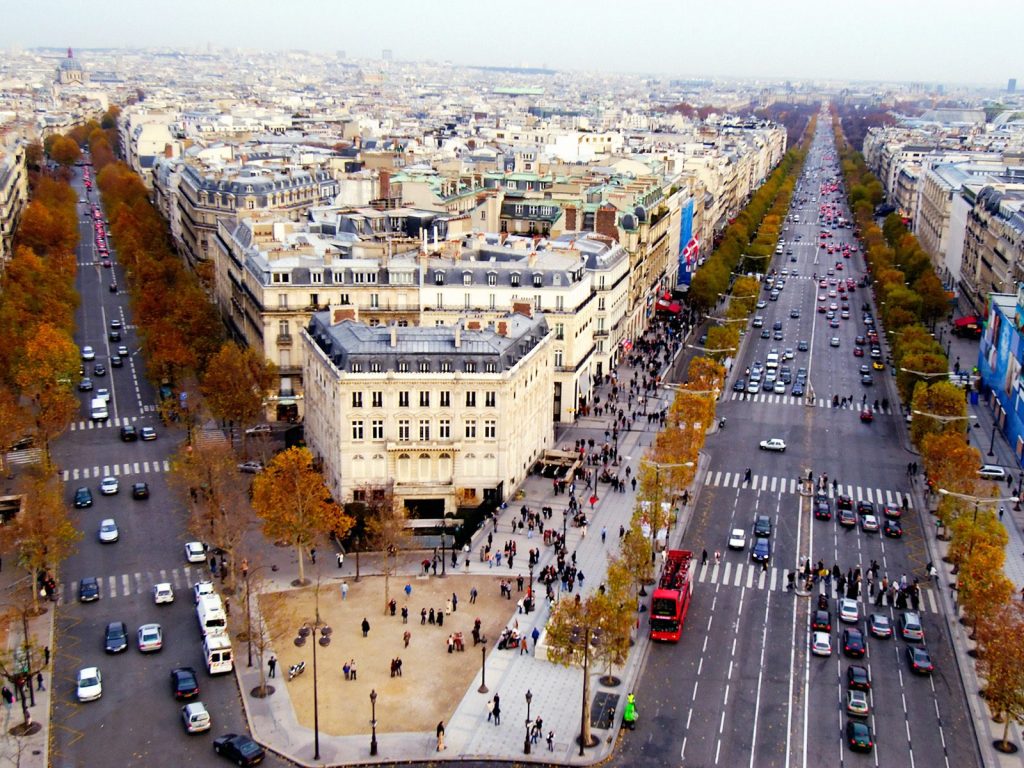 فرنسا: تنظيم أكبر مسابقة إملاء في العالم بجادة الشانزليزيه بباريس 1 Champs Elysees Paris France1685869084