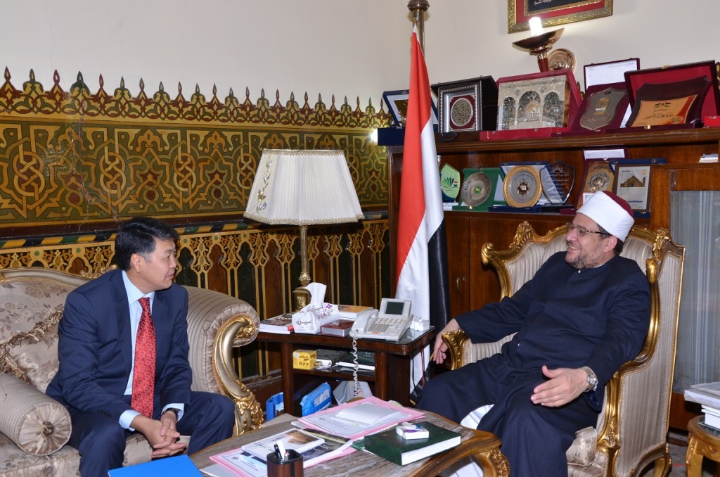 وزير الأوقاف يبحث مع سفير كازاخستان الإعداد لافتتاح مسجد الظاهر بيبرس الأحد المقبل 1 DSC 2632