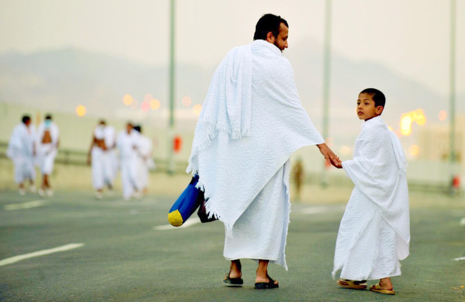 السعودية: نرحب بضيوف الرحمن في موسم يشهد عودة أعداد الحجاج لما قبل "كورونا" 1 Hajjwithchild1687453085