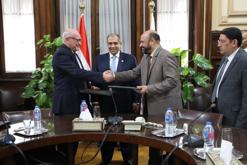 وزير الزراعة يبحث مع نظيره الموريتاني تعزيز التعاون الزراعي المشترك بين البلدين 1 IMG 20191208 WA00251685893623