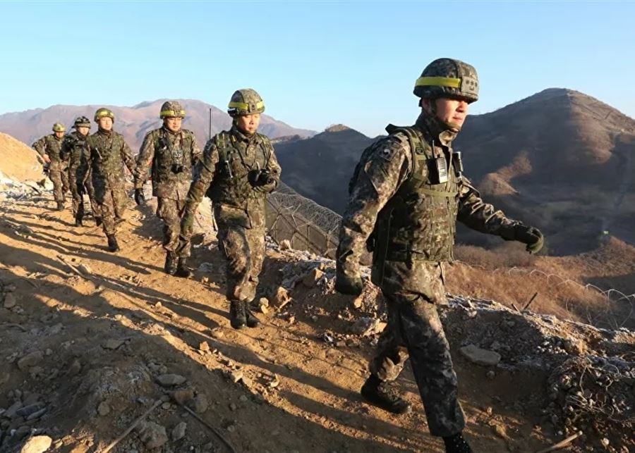 الجيش الكوري الجنوبي ينتشل حطام الصاروخ الفضائي الكوري الشمالي 1 VLCZTTCXQQ1686921125