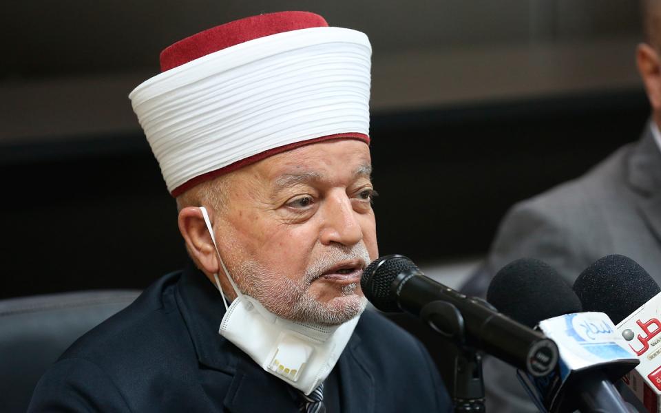 مفتي فلسطين يدين إحراق المصحف في السويد.. ويطالب المجتمع الدولي باتخاذ موقف صارم 1 ea294bd890d270e91f0a4585e4bf387b1688124844
