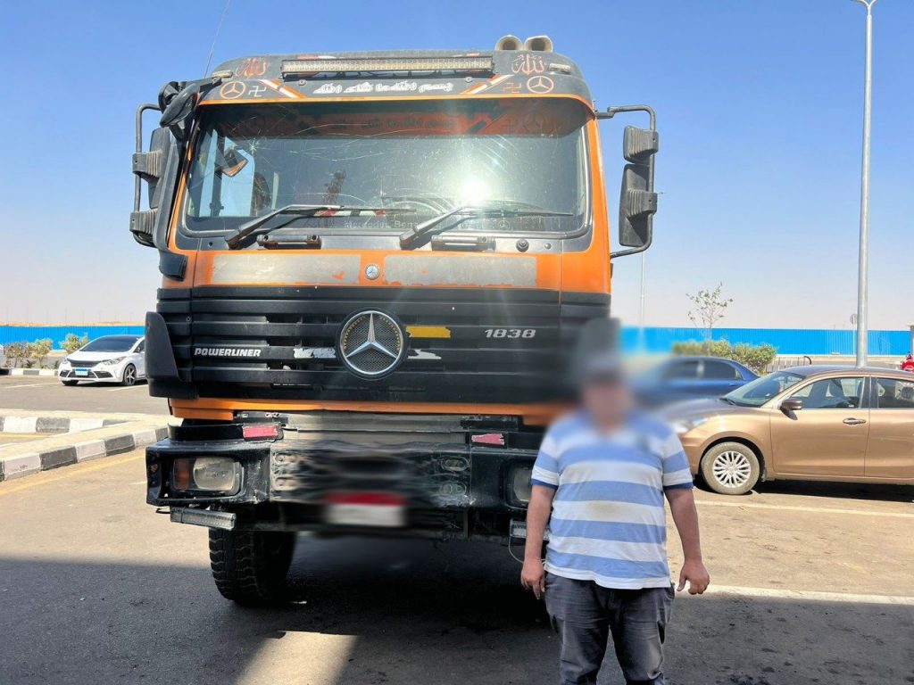 الداخلية تضبط قائد سيارة نقل لسيره برعونة واصطدامه بسيارة أخرى في الجيزة 1 elaosboa18624 21687275964