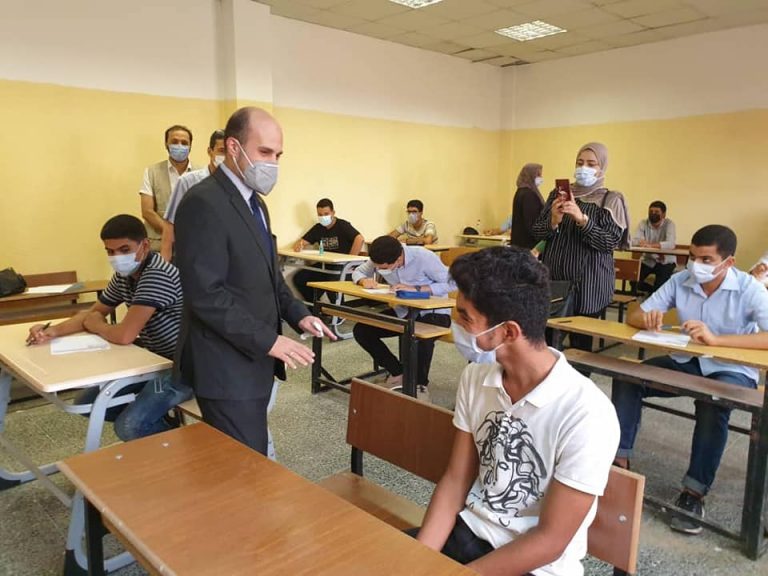 مدير تعليم الجيزة يتابع سير امتحانات الثانوية العامة في يومها الأول 1 img 4112334377