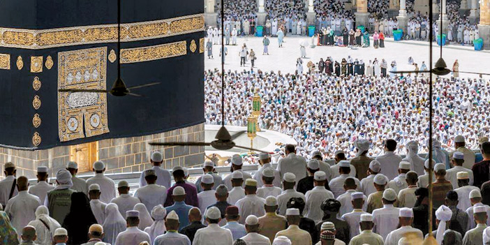 جموع المصلين تؤدي صلاة الجمعة بالحرمين الشريفين وسط منظومة خدمات متكاملة 1 ln 16 11687525983
